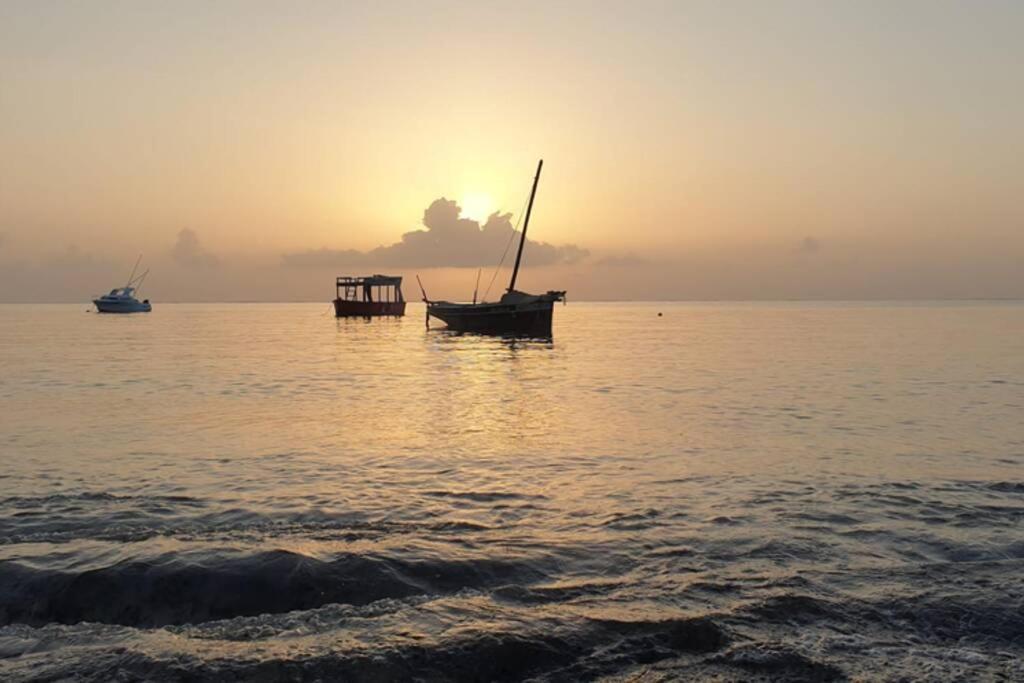 شقة مومباسا  في Cowrie Beach Haven Studio المظهر الخارجي الصورة